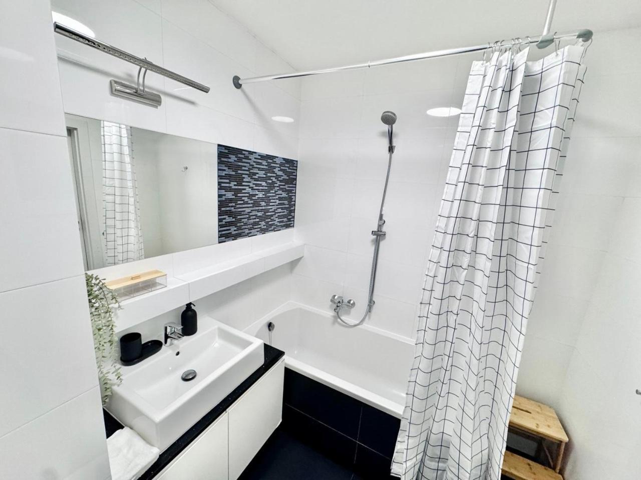 C- Home4U - Apartment With A City View Close To Aquapark, Parking In Secured Area Kraków Zewnętrze zdjęcie